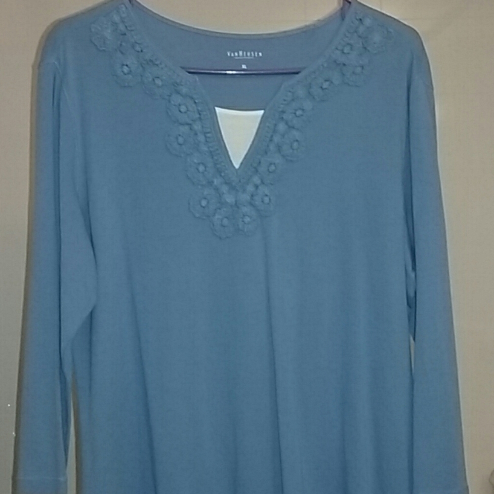 Van Heusen Ladies XL Shirt